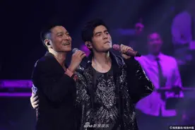 世纪大同框！周杰伦刘德华两大天王演唱会合体献唱图片