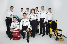 你们爱的网红医生来了！“ 别担心，我们正在赶来的路上……”图片