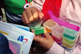 “三无”水晶泥卖得火图片