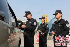 光山县公安局巡特警民警的一天图片