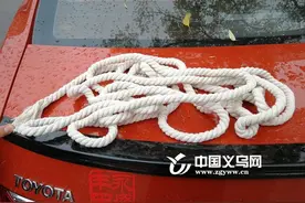 “我给你个惊喜” 说完义乌一女孩被男友在宾馆内五花大绑图片