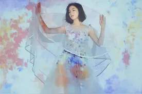 李兰迪春日花漾写真曝光 网友：吾家有女初长成图片