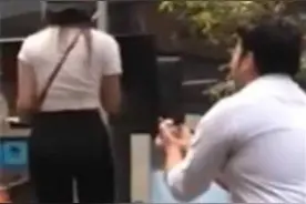 夜读 | 小伙下跪求婚女友感动流泪 下一秒傻眼 | 她偷偷把5000元埋在土里，回家过年结果崩溃了！图片
