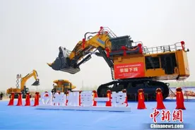 徐工700吨液压挖掘机下线暨矿业机械产业基地奠基仪式举行图片