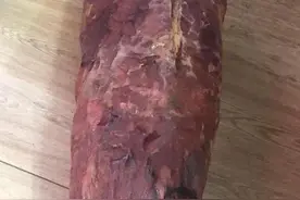 外表普通至极的小叶紫檀，切开后瞬间掌声不断！图片