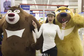 舔屏了！美女教师健身完美身材，颜值高爱篮球爱库里！图片