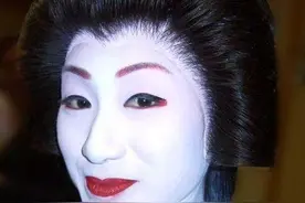 盘点各种奇葩的美妆狂人图片