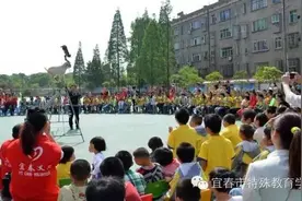 精彩的马戏表演进校园图片