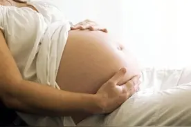 顺产妈妈遭遇难产，整个分娩过程让人心疼不已图片