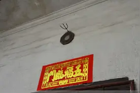 邻居摆了一面八卦镜，让老伴儿死了也不得安生图片