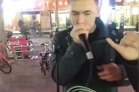 秀操作！外国路人小哥哥超酷现场b-box 这也太帅了8！视频封面