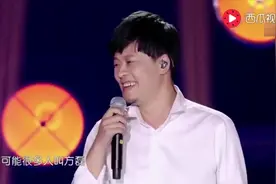 方磊一首《依兰爱情故事》曾唱哭评委，黄国伦期待着很想听视频封面