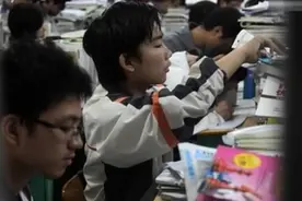 外国人眼中的高考 高考依然是国内最公平的考试 好好珍惜吧！视频封面