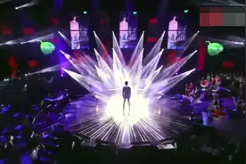 阿信现场唱《死了都要爱》，韩国歌迷一开口，观众都不敢相信视频封面