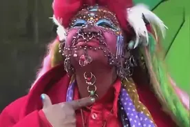世界上最奇葩的女人，全身7000个穿孔，为什么被亿万富翁看上？视频封面