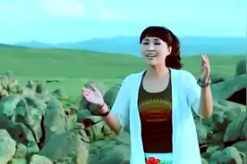 乌兰托娅近照曝光，凭借《套马杆》一唱而红，原唱歌声如天籁！视频封面