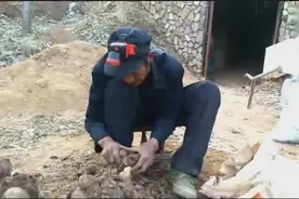 怎么样的农村家庭才会有几十万存款？听听这位老农民是怎么说的！视频封面