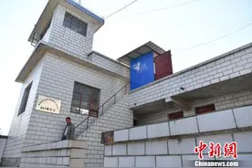 云南曲靖：夫妻安家山顶瞭望塔十八年 守护青山严防火灾图片