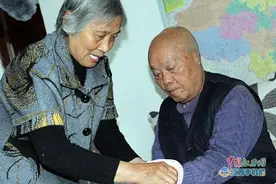 新余市电工厂社区七旬老太李美娟照顾瘫痪老伴20年图片