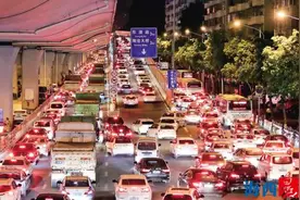 清明小长假前的晚高峰，厦门出岛主干道大堵车图片