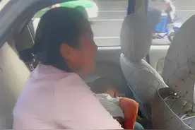3岁幼童吃烤肠卡住咽喉， “霸道”警车逆行抢道闯红灯上演危情营救图片