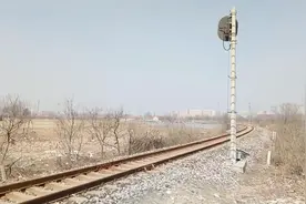 潍坊老胶济线这段通往坊子的铁路，还跑不跑火车视频封面