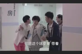 孕妇为了产后能穿比基尼，折磨一家人爬楼梯视频封面