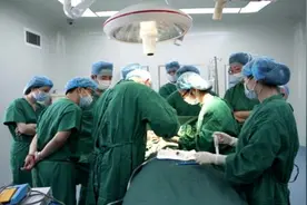 顺产生下男宝后大出血，医生全力抢救后，直夸丈夫心细，到底咋了视频封面
