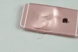 刚给老婆买的手机，哎呦我去老王就来电话了！图片
