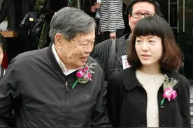 这10对情侣秀恩爱会被骂，什么仇什么怨图片