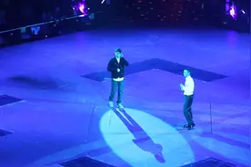 刘德华演唱会邀黎明做嘉宾，两人一抱泯恩仇！视频封面