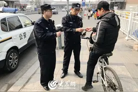 青岛110民警的一天：直面第一现场 繁琐忙碌而危险图片