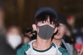 TFBOYS易烊千玺韩国下班引关注 网友纷纷推测韩国行目的图片