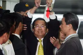 陈水扁不甘寂寞谋复出？挂着尿袋也要“指点江山”！图片