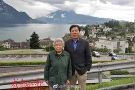 为兑现父亲生前承诺 孝子陪83岁母亲环球旅行图片