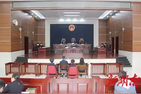 省发改委原处长肖学文受贿罪、巨额财产来源不明罪一案公开审理图片