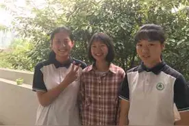 同学摔倒在中考体考跑道上 成都两女生主动停下扶起图片