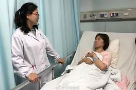 36岁女白领例假前夜跑 流了全身一半的血图片