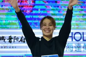 全国游泳冠军赛女子50米仰泳决赛：傅园慧夺冠图片