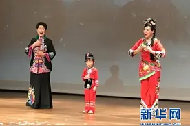 三代“刘三姐”放歌狮城传承经典图片