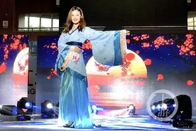 丰都庙会全球海选“天子娘娘”总决赛 乌克兰美女身着汉服惊艳观众图片