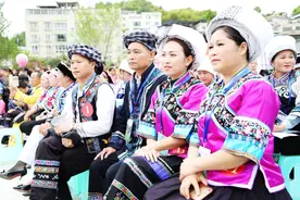 贵州黔南：黔桂歌手“三月三”同台竞技图片