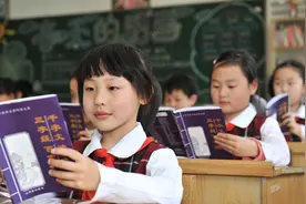 晨起打小洪拳，午间练毛笔字，武汉一中学把国学变成学生日常图片