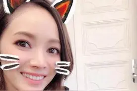 侯佩岑二胎后恢复良好气色红润 晒美照送祝福图片