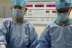 肥胖女性肚脐眼隆起大包 腹腔镜下无张力脐疝修补术图片