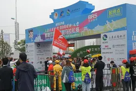 上虞曹娥江国际半程马拉松“虞”快开跑图片