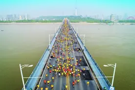 汉马外国网友：看完汉马 我想到武汉旅行图片