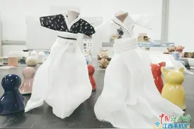 “中国华服日”：江西一高校大学生自制“迷你汉服”图片