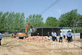 东新区城管中心依法拆除6处“两违”图片