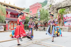 在九寨沟宋城，感觉自己穿越了图片